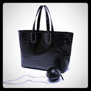 NWT| Zara Tote w/ Pendant